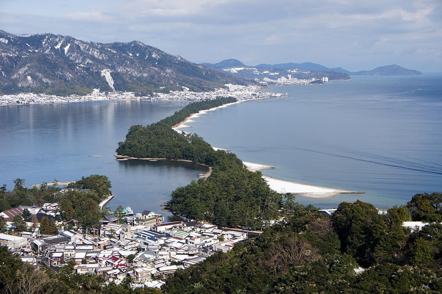 https://mdw-travel-data-us-east-1.s3.amazonaws.com/img/country/Japan/Amanohashidate/img_03.jpg