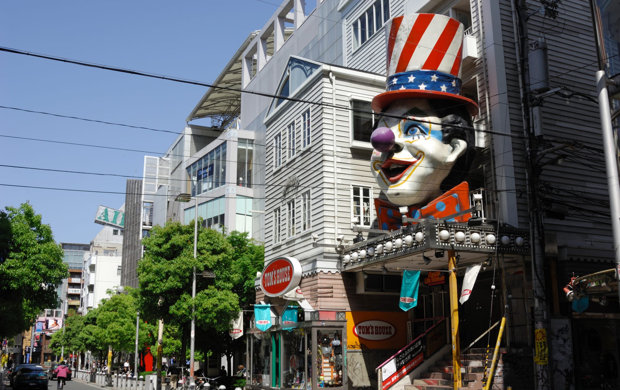 https://mdw-travel-data-us-east-1.s3.amazonaws.com/img/country/Japan/Amerikamura/img_01.jpg