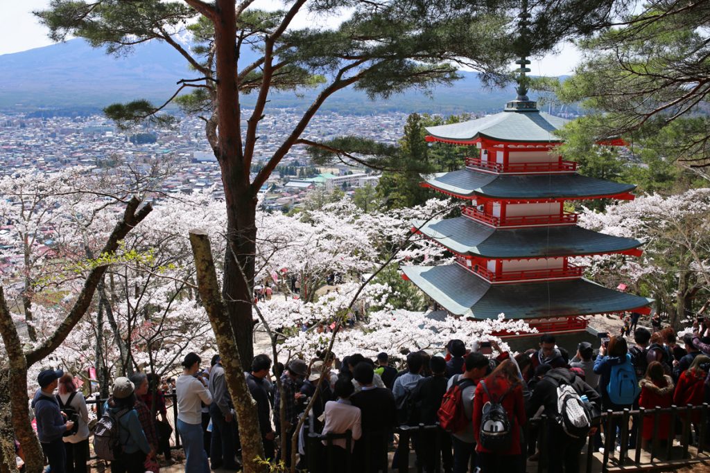 https://mdw-travel-data-us-east-1.s3.amazonaws.com/img/country/Japan/Arakurayama-Sengen-Park/img_02.jpg