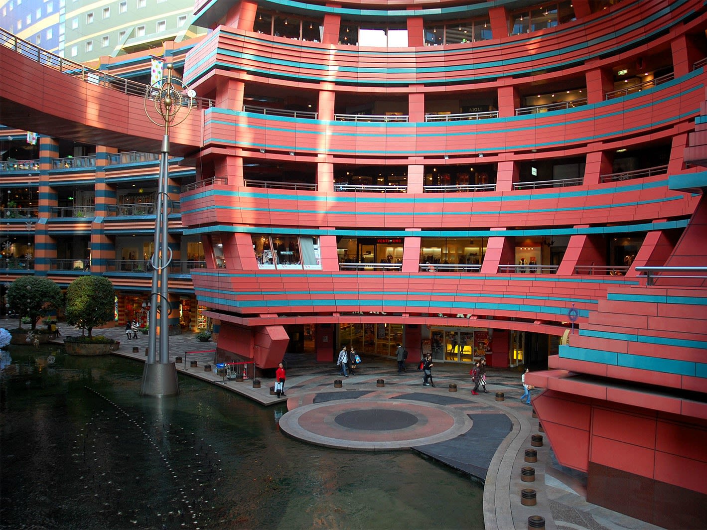 https://mdw-travel-data-us-east-1.s3.amazonaws.com/img/country/Japan/Canal-City-Hakata/img_01.jpg