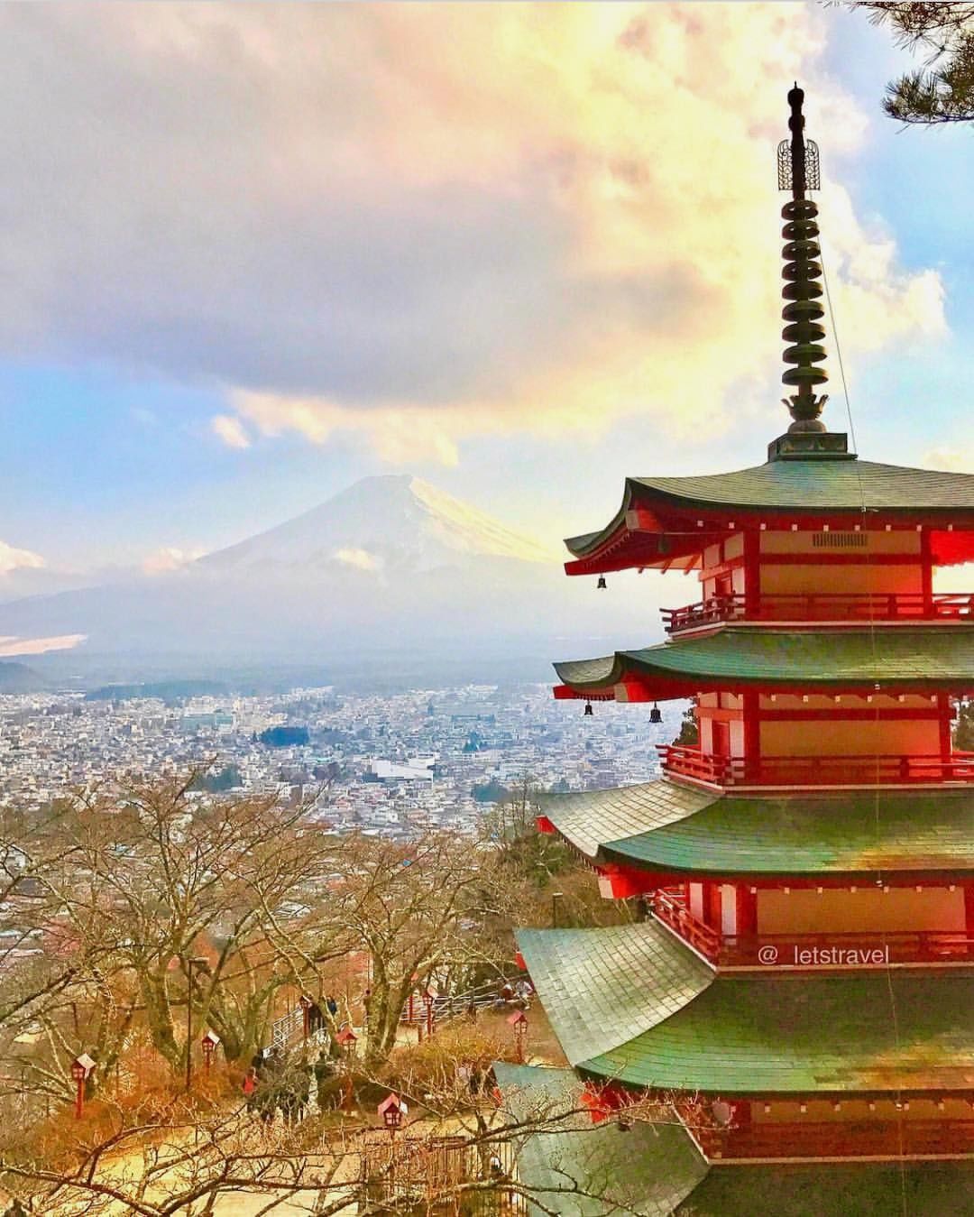 https://mdw-travel-data-us-east-1.s3.amazonaws.com/img/country/Japan/Chureito-Pagoda/img_03.jpg