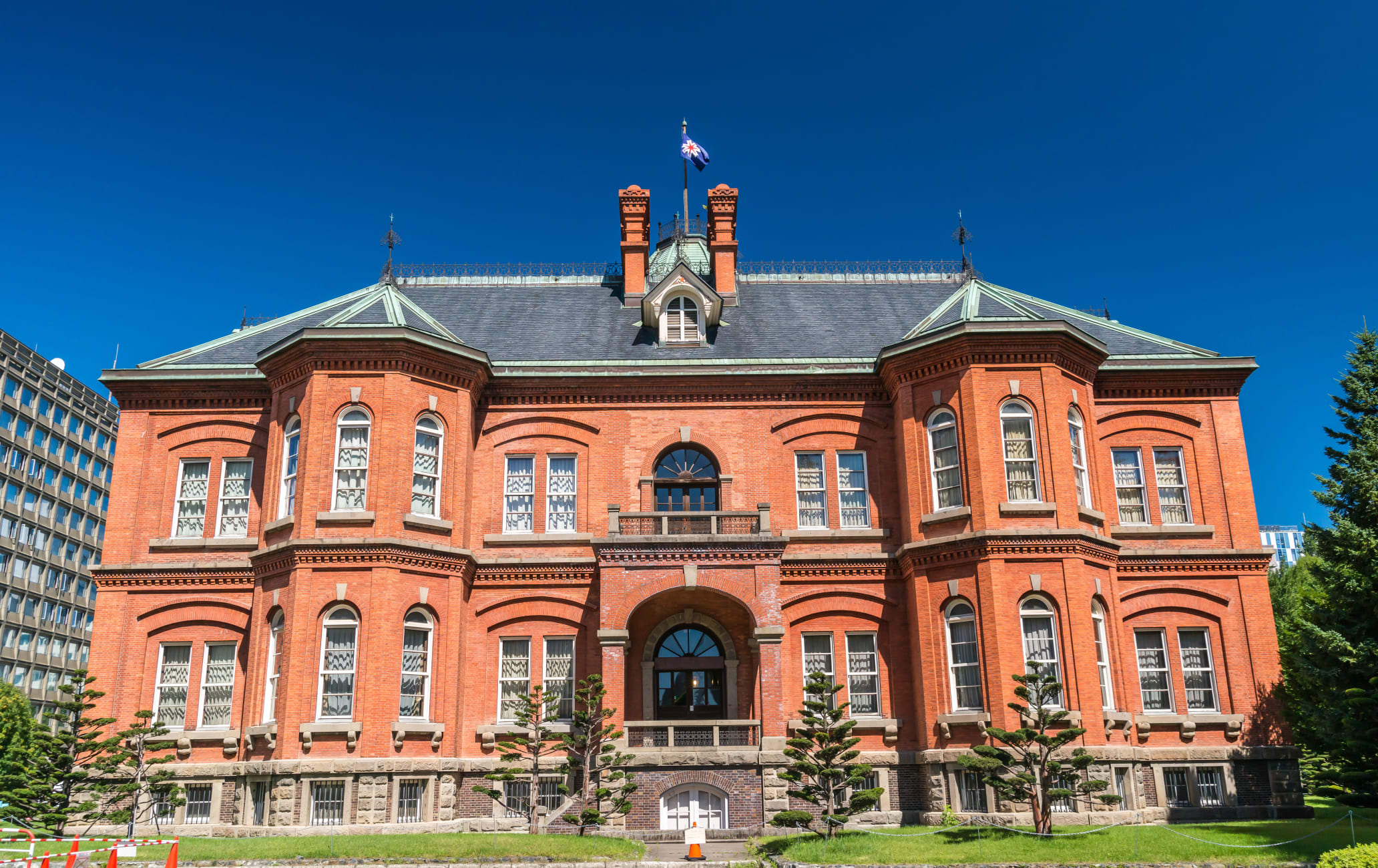 https://mdw-travel-data-us-east-1.s3.amazonaws.com/img/country/Japan/Former-Hokkaido-Government-Office-Building/img_01.jpg