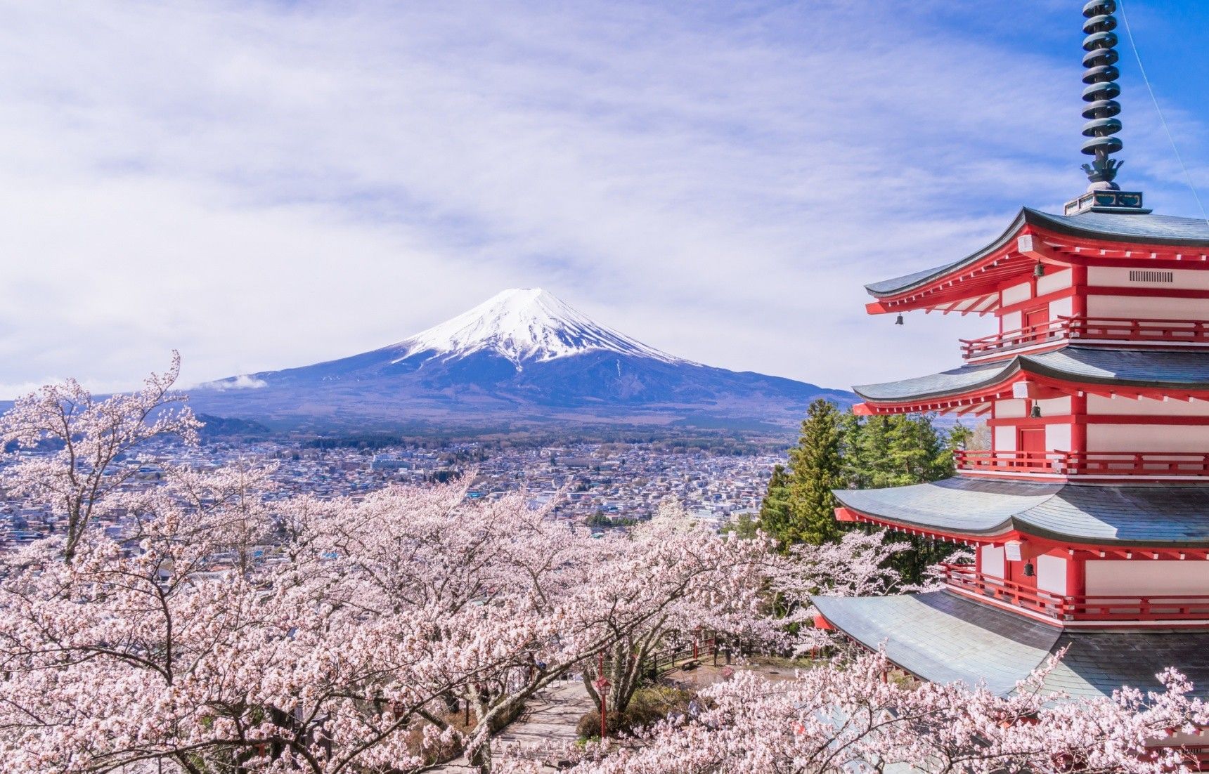 https://mdw-travel-data-us-east-1.s3.amazonaws.com/img/country/Japan/Fuji-Wind-Cave/img_02.jpg