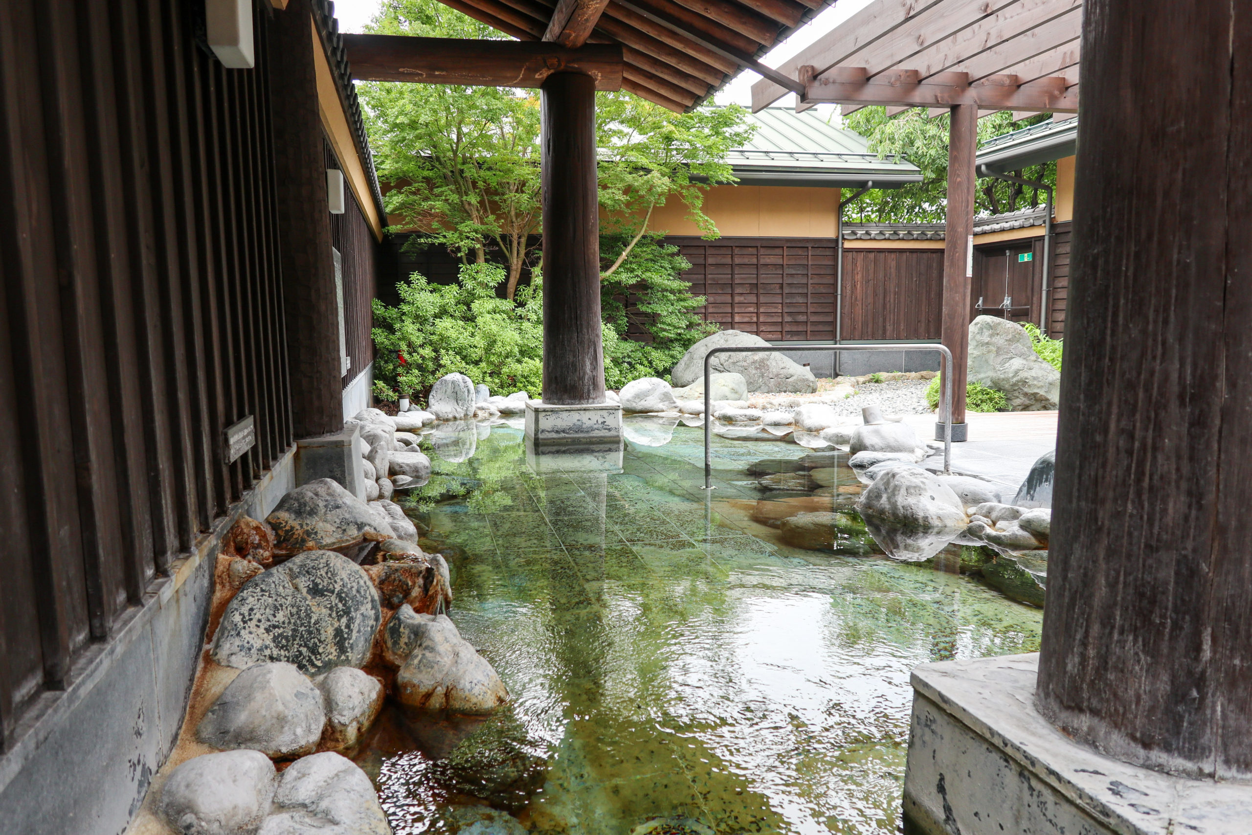 https://mdw-travel-data-us-east-1.s3.amazonaws.com/img/country/Japan/Fujiyama-Onsen/img_00.jpg