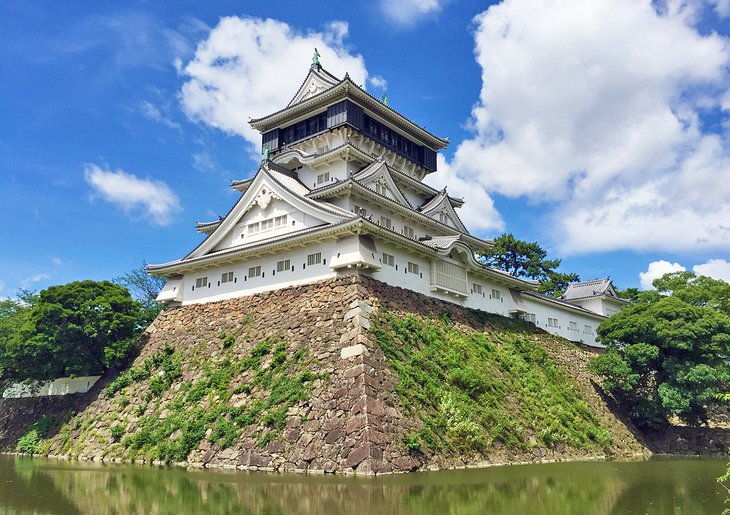 https://mdw-travel-data-us-east-1.s3.amazonaws.com/img/country/Japan/Fukuoka-Castle-Ruins/img_01.jpg