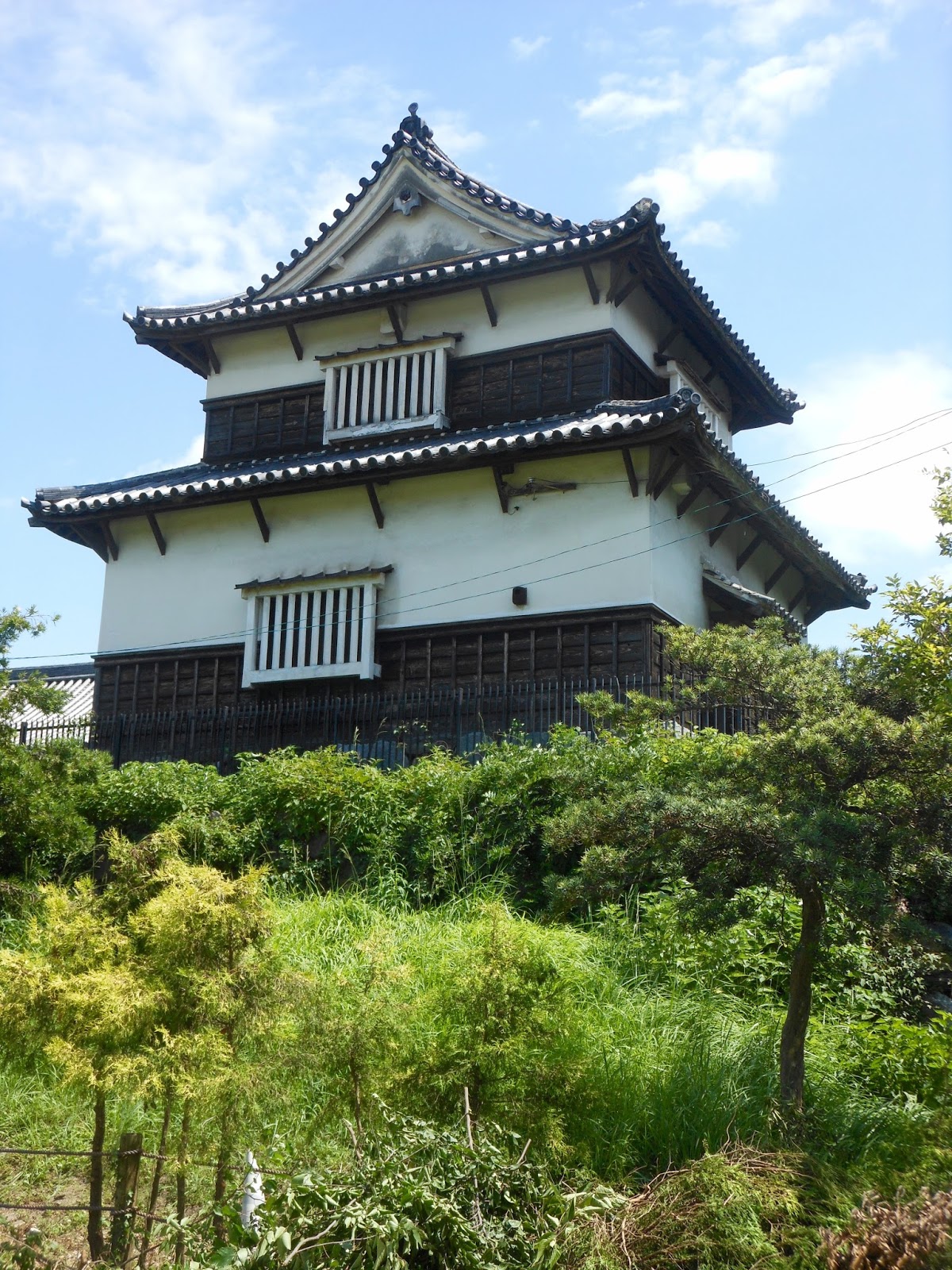 https://mdw-travel-data-us-east-1.s3.amazonaws.com/img/country/Japan/Fukuoka-Castle-Ruins/img_03.jpg