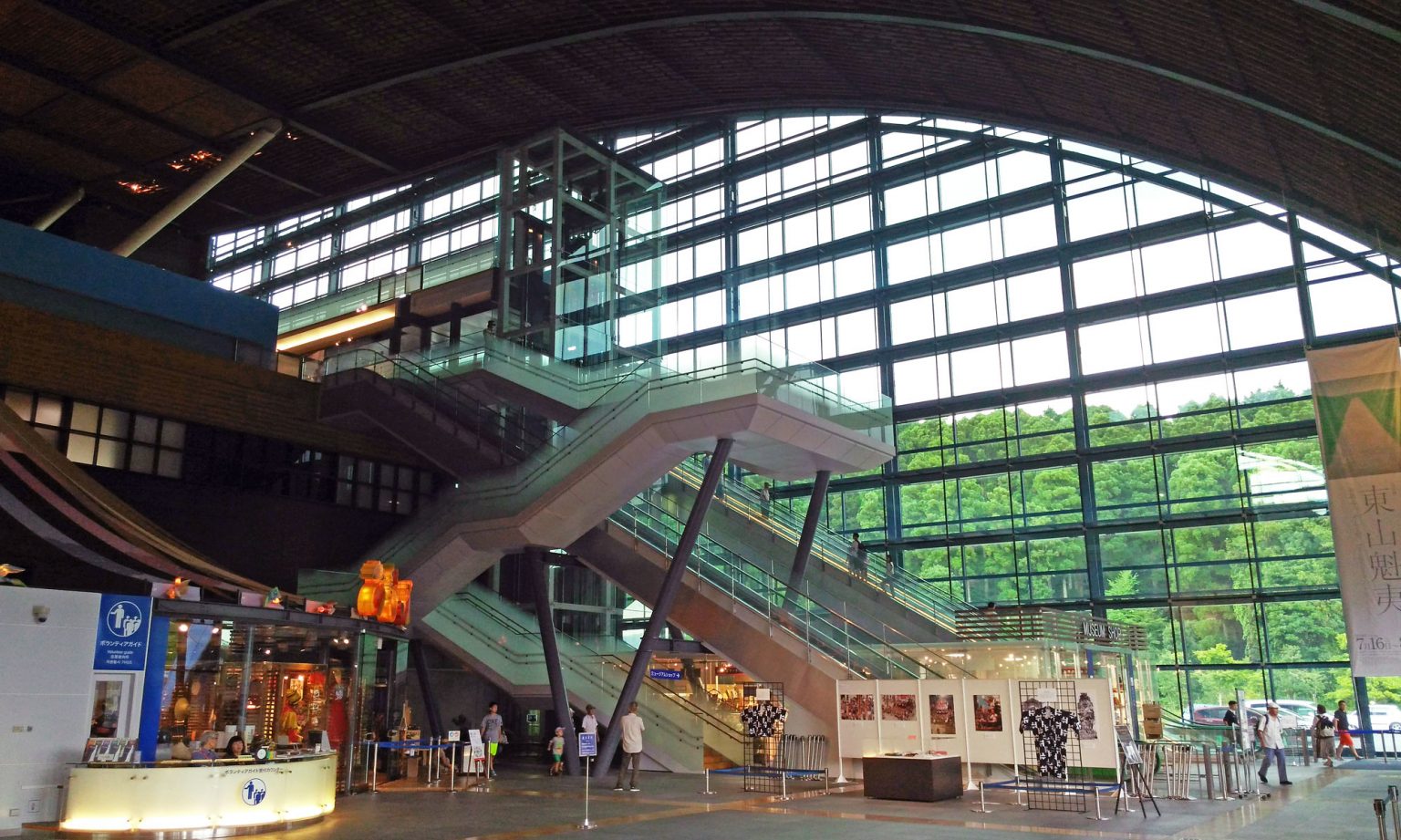 https://mdw-travel-data-us-east-1.s3.amazonaws.com/img/country/Japan/Fukuoka-City-Museum/img_02.jpg