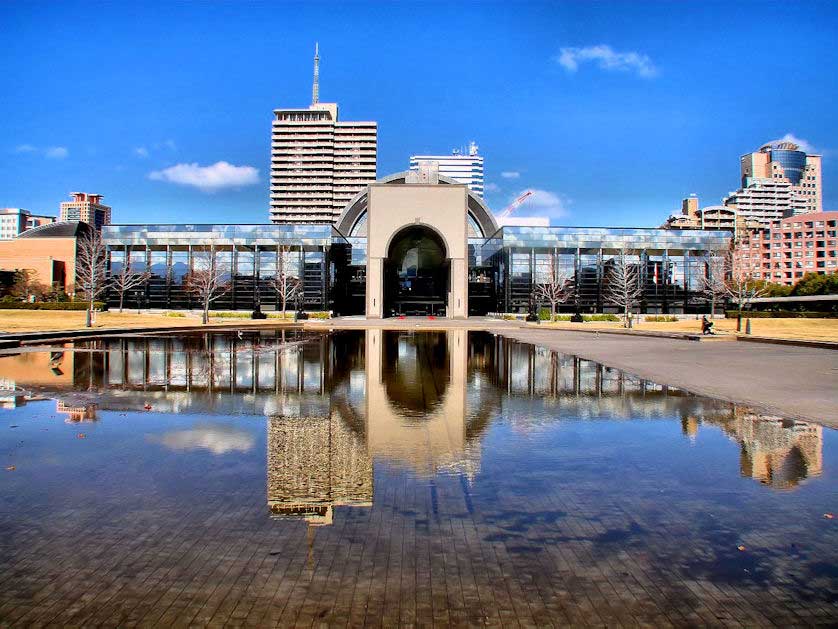 https://mdw-travel-data-us-east-1.s3.amazonaws.com/img/country/Japan/Fukuoka-City-Science-Museum/img_01.jpg