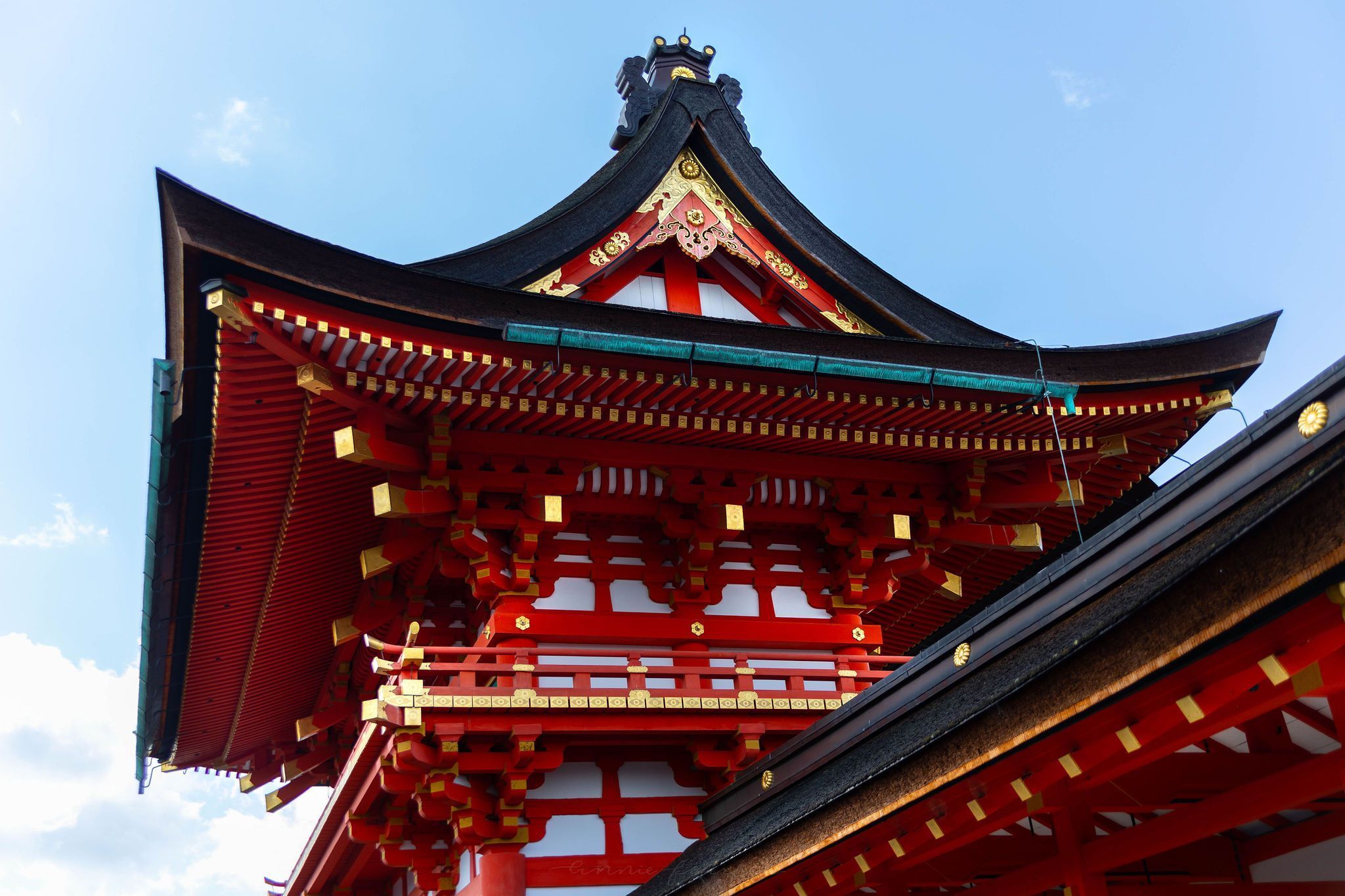 https://mdw-travel-data-us-east-1.s3.amazonaws.com/img/country/Japan/Fushimi-Inari-Taisha-Shrine/img_01.jpg