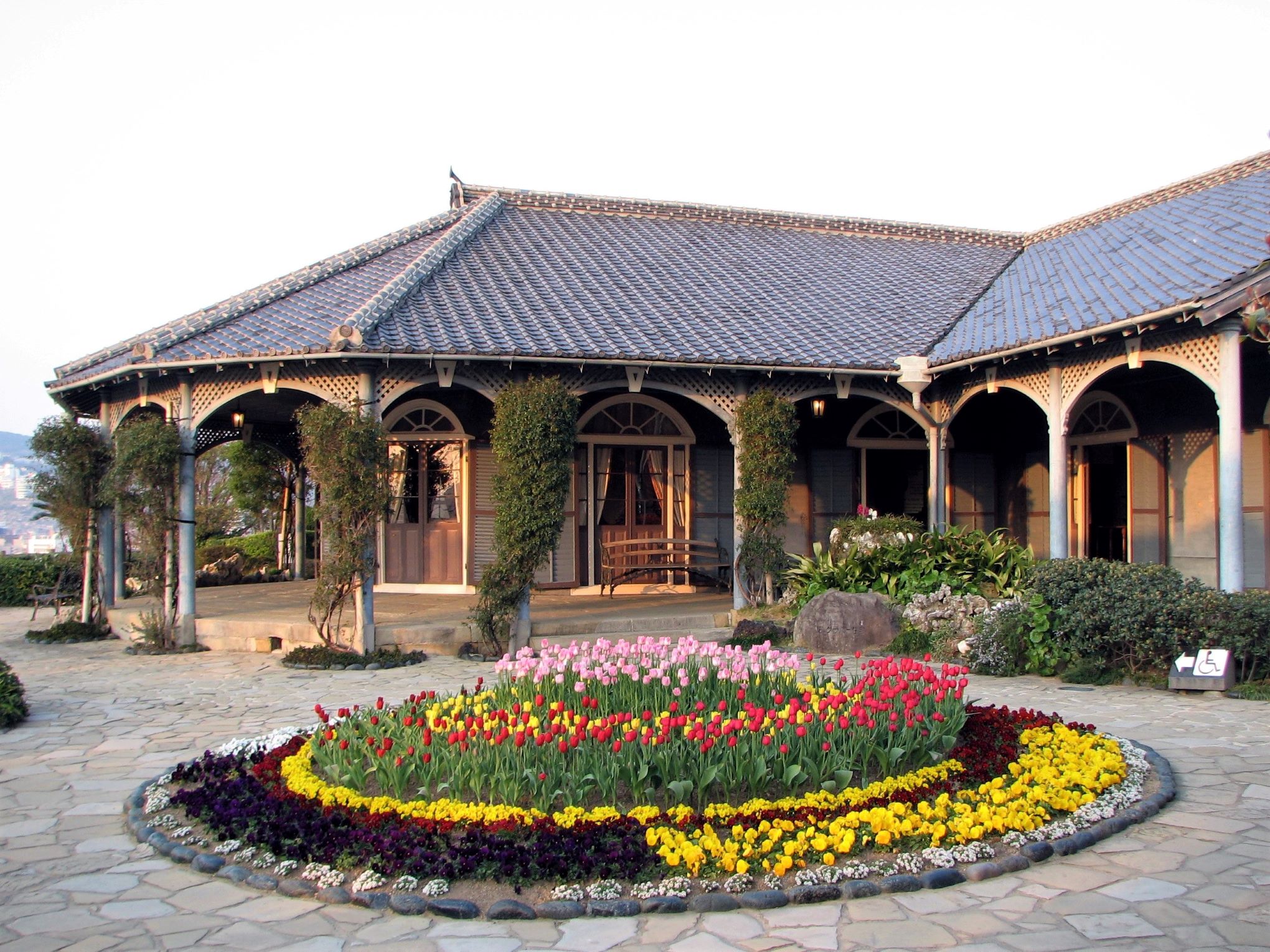 https://mdw-travel-data-us-east-1.s3.amazonaws.com/img/country/Japan/Glover-Garden/img_00.jpg