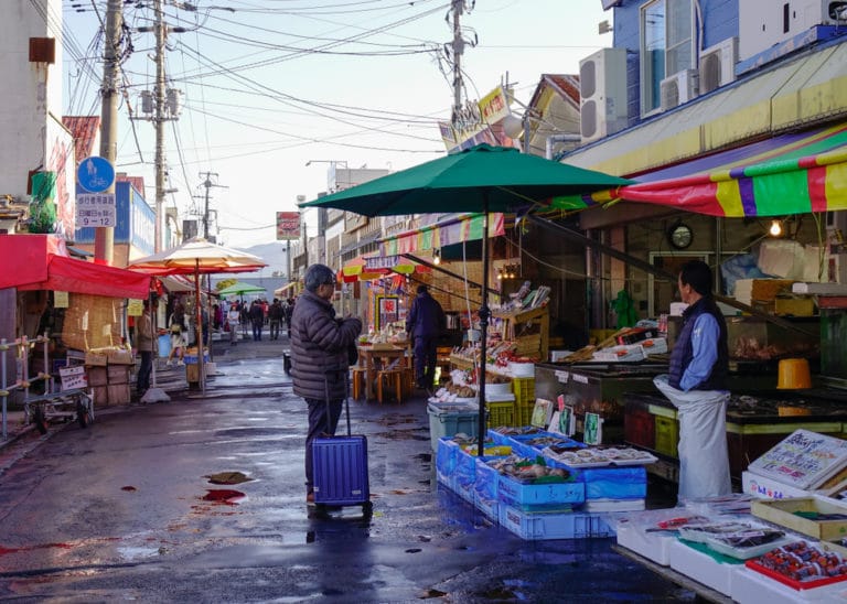 https://mdw-travel-data-us-east-1.s3.amazonaws.com/img/country/Japan/Hakodate-Morning-Market/img_03.jpg