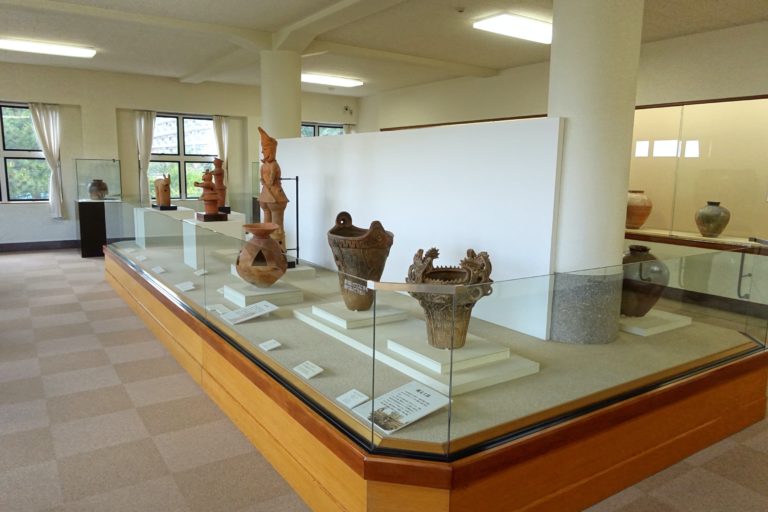 https://mdw-travel-data-us-east-1.s3.amazonaws.com/img/country/Japan/Hakone-Museum-of-Art/img_02.jpg