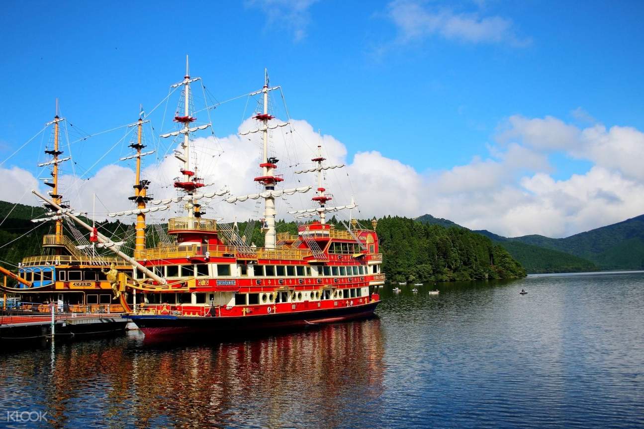 https://mdw-travel-data-us-east-1.s3.amazonaws.com/img/country/Japan/Hakone-Pirate-Ship/img_01.jpg