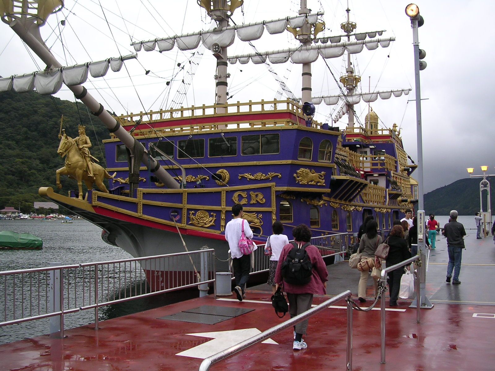 https://mdw-travel-data-us-east-1.s3.amazonaws.com/img/country/Japan/Hakone-Pirate-Ship/img_03.jpg