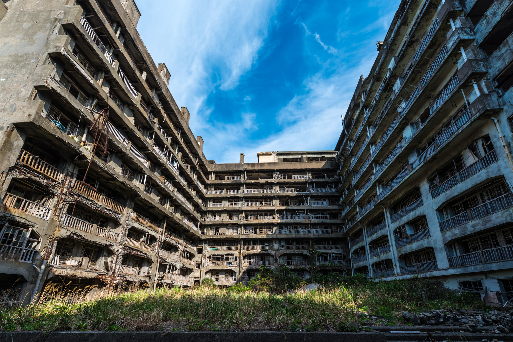 https://mdw-travel-data-us-east-1.s3.amazonaws.com/img/country/Japan/Hashima-Island--Gunkanjima-/img_01.jpg