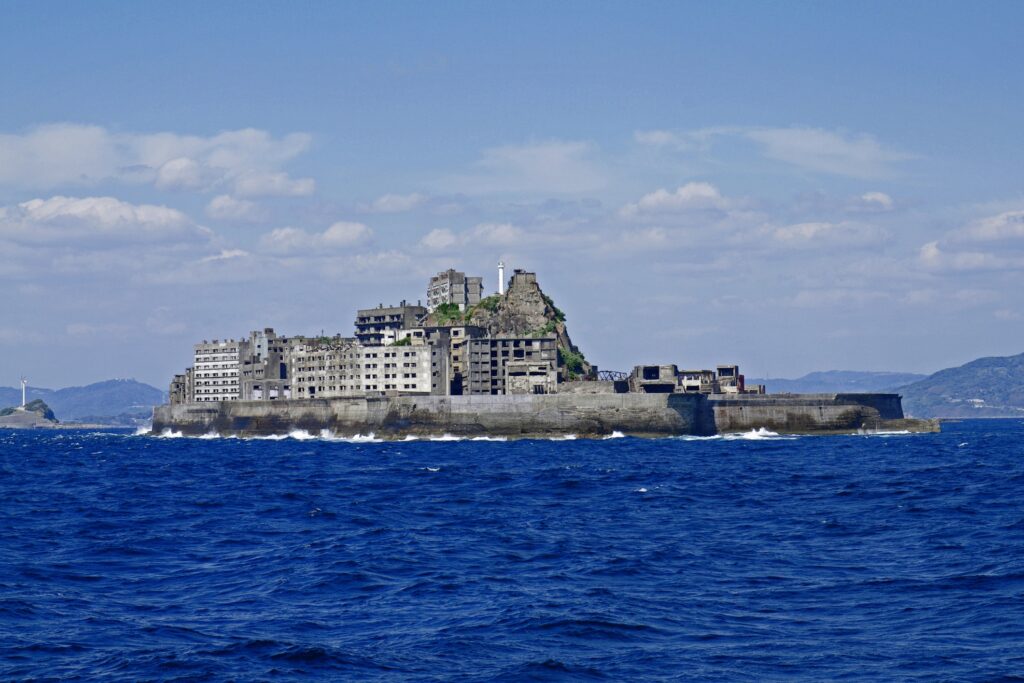 https://mdw-travel-data-us-east-1.s3.amazonaws.com/img/country/Japan/Hashima-Island-Gunkanjima/img_03.jpg