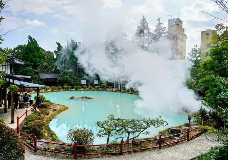 https://mdw-travel-data-us-east-1.s3.amazonaws.com/img/country/Japan/Hells-of-Beppu/img_03.jpg