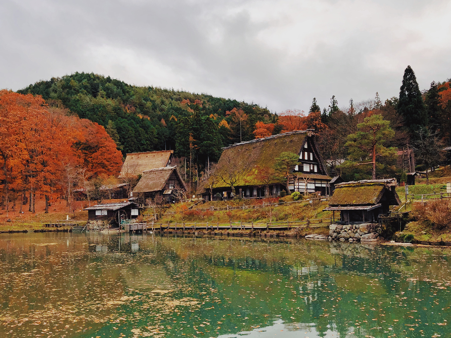 https://mdw-travel-data-us-east-1.s3.amazonaws.com/img/country/Japan/Hida-Folk-Village/img_00.jpg