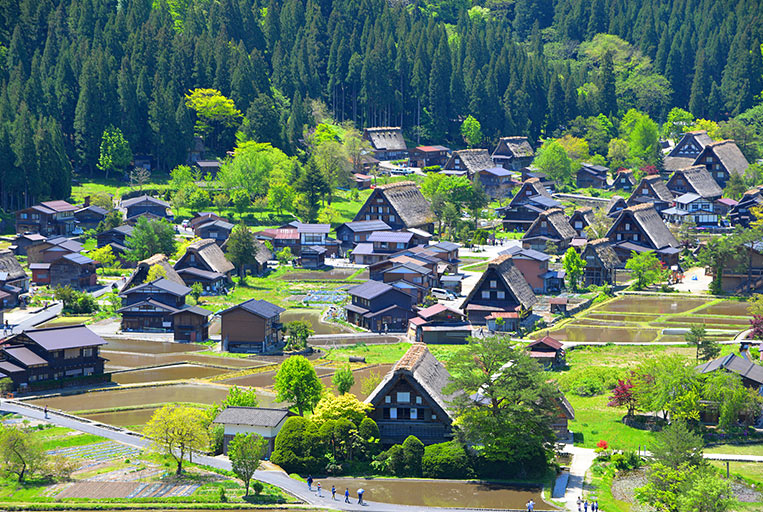 https://mdw-travel-data-us-east-1.s3.amazonaws.com/img/country/Japan/Hida-Folk-Village/img_02.jpg