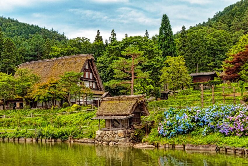 https://mdw-travel-data-us-east-1.s3.amazonaws.com/img/country/Japan/Hida-Folk-Village/img_03.jpg