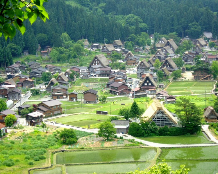 https://mdw-travel-data-us-east-1.s3.amazonaws.com/img/country/Japan/Hida-Minzoku-Mura-Folk-Village/img_00.jpg