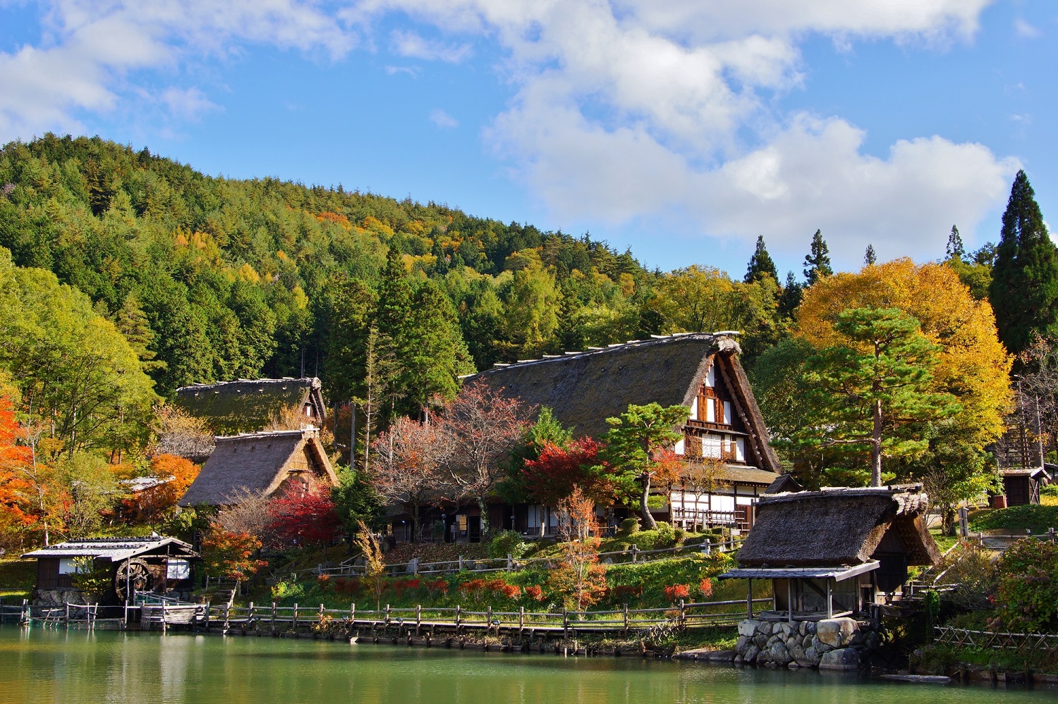 https://mdw-travel-data-us-east-1.s3.amazonaws.com/img/country/Japan/Hida-Minzoku-Mura-Folk-Village/img_02.jpg