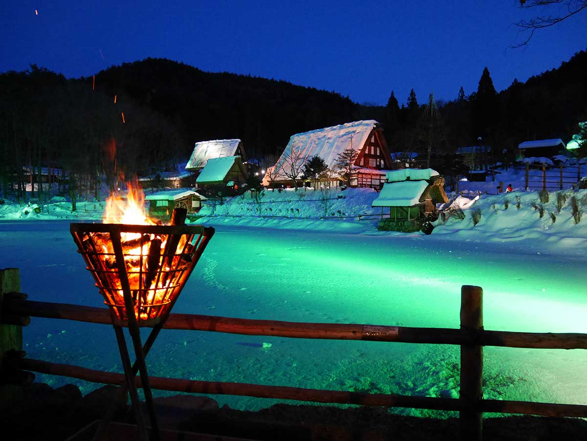 https://mdw-travel-data-us-east-1.s3.amazonaws.com/img/country/Japan/Hida-Minzoku-Mura-Folk-Village/img_03.jpg