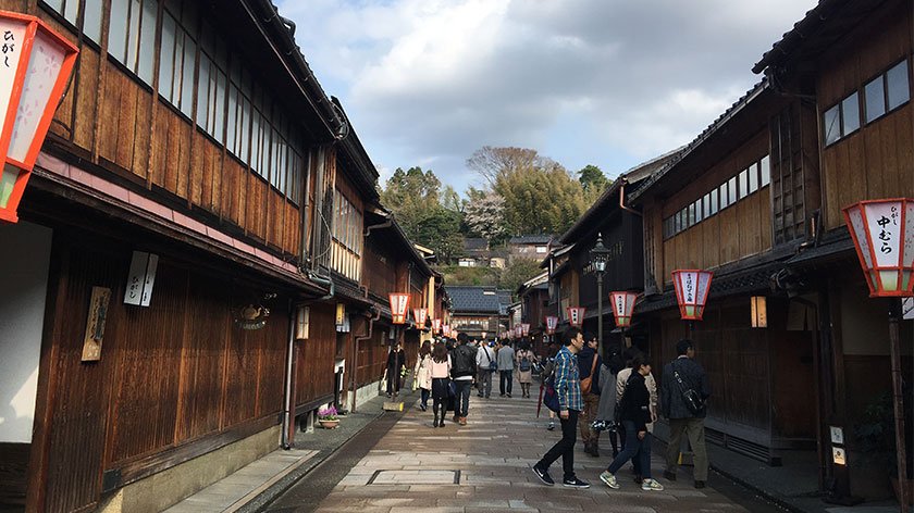 https://mdw-travel-data-us-east-1.s3.amazonaws.com/img/country/Japan/Higashi-Chaya-District/img_03.jpg