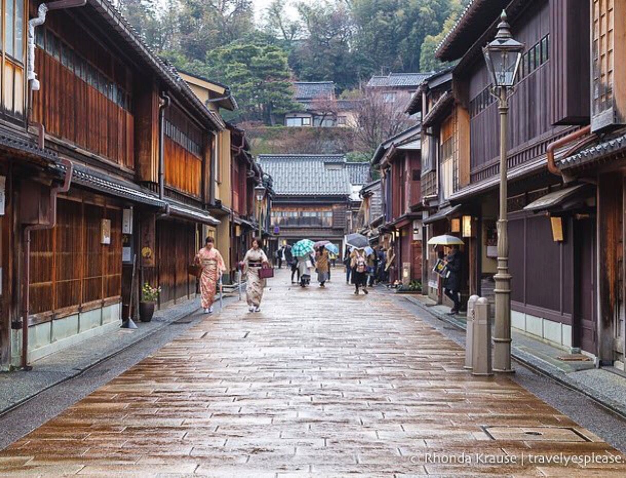 https://mdw-travel-data-us-east-1.s3.amazonaws.com/img/country/Japan/Higashi-Tea-House-Street/img_02.jpg