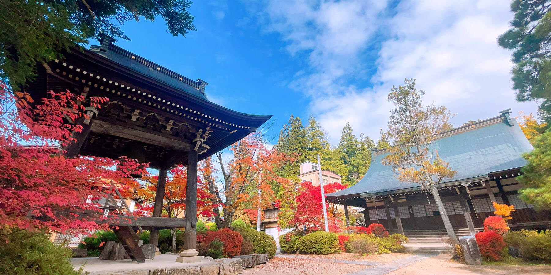 https://mdw-travel-data-us-east-1.s3.amazonaws.com/img/country/Japan/Higashiyama-Walking-Course/img_00.jpg