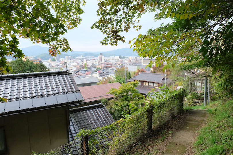 https://mdw-travel-data-us-east-1.s3.amazonaws.com/img/country/Japan/Higashiyama-Walking-Course/img_01.jpg