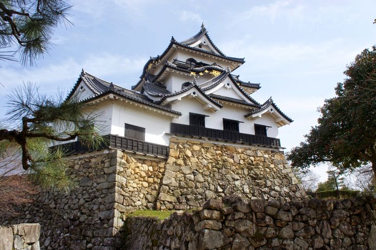 https://mdw-travel-data-us-east-1.s3.amazonaws.com/img/country/Japan/Hikone-Castle/img_02.jpg