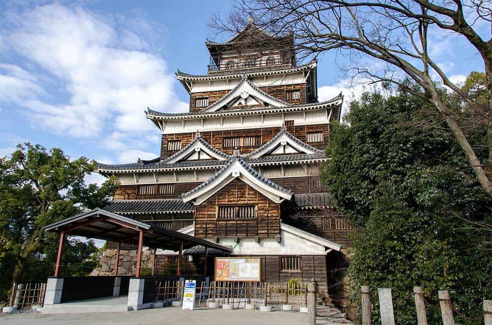 https://mdw-travel-data-us-east-1.s3.amazonaws.com/img/country/Japan/Hiroshima-Castle/img_02.jpg
