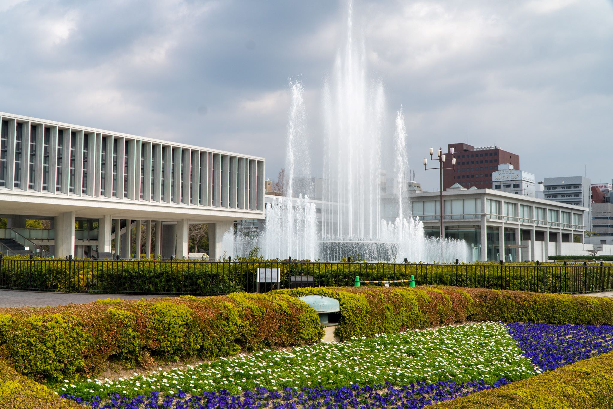 https://mdw-travel-data-us-east-1.s3.amazonaws.com/img/country/Japan/Hiroshima-Peace-Memorial-Museum/img_03.jpg