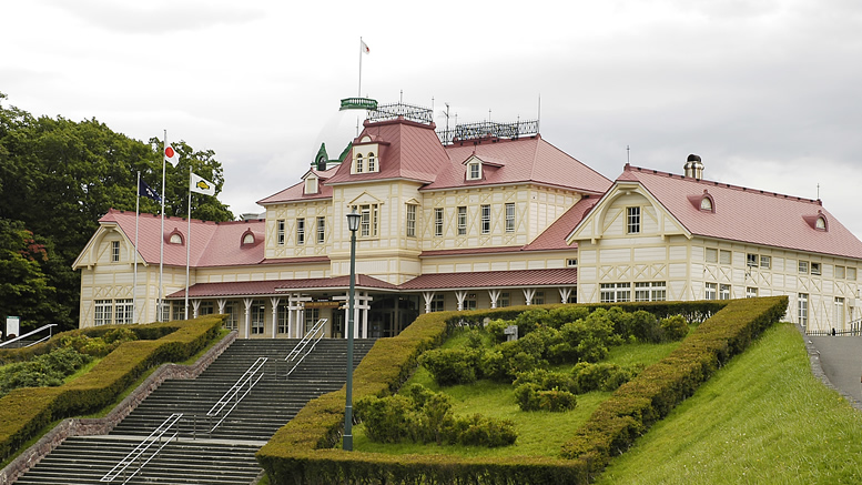 https://mdw-travel-data-us-east-1.s3.amazonaws.com/img/country/Japan/Hokkaido-Historical-Village/img_01.jpg