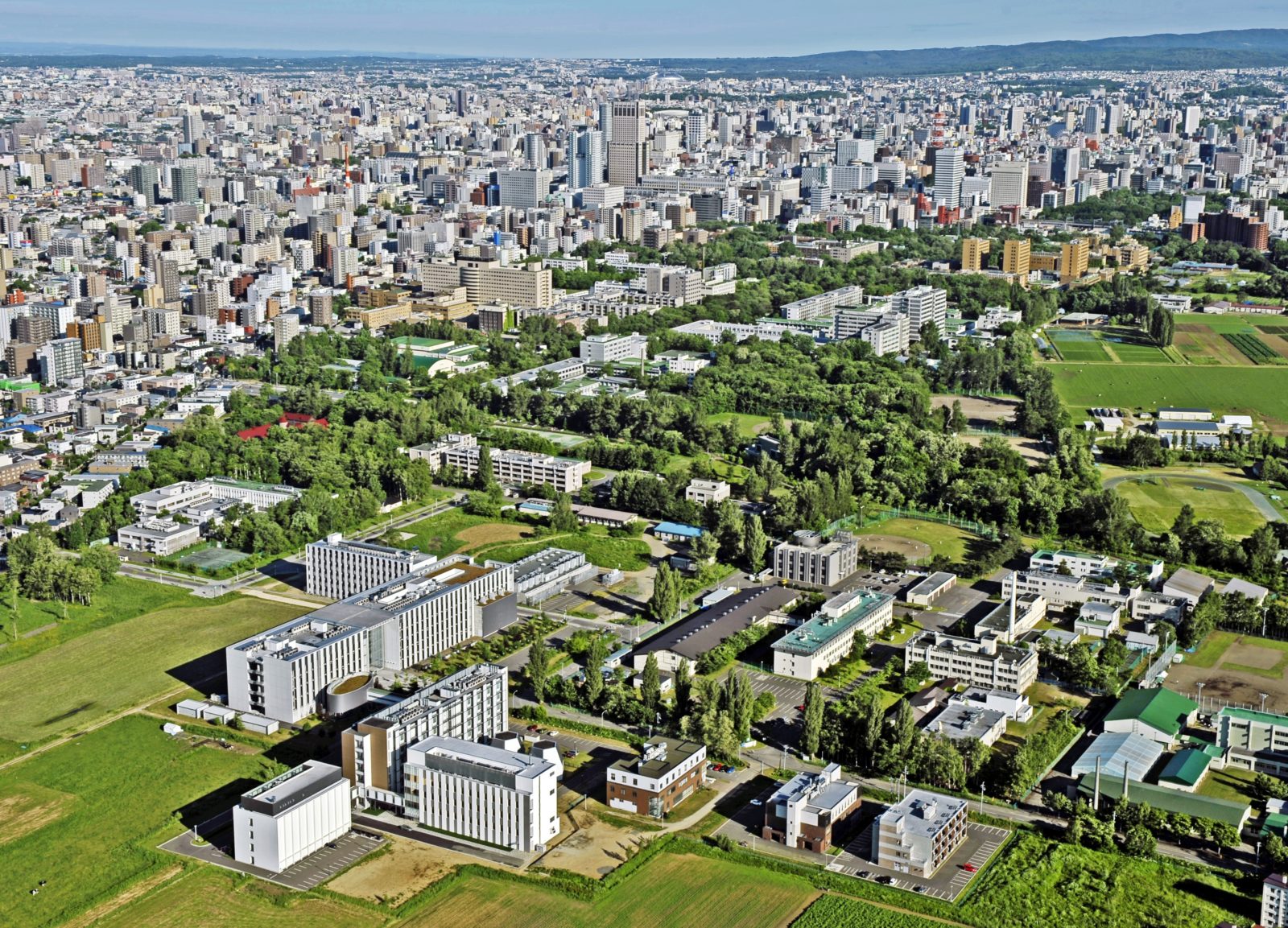 https://mdw-travel-data-us-east-1.s3.amazonaws.com/img/country/Japan/Hokkaido-University/img_00.jpg