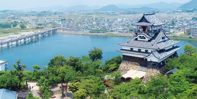 https://mdw-travel-data-us-east-1.s3.amazonaws.com/img/country/Japan/Inuyama-Castle/img_01.jpg