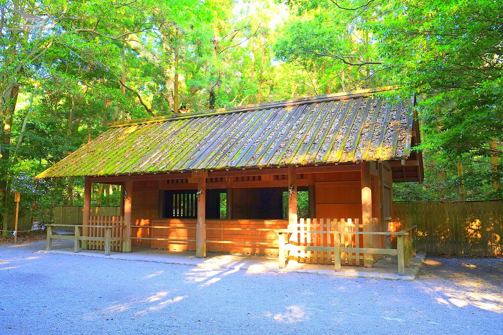 https://mdw-travel-data-us-east-1.s3.amazonaws.com/img/country/Japan/Ise-Jingu/img_02.jpg