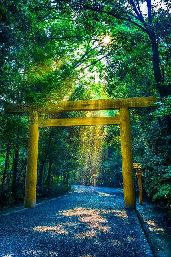 https://mdw-travel-data-us-east-1.s3.amazonaws.com/img/country/Japan/Ise-Jingu/img_03.jpg