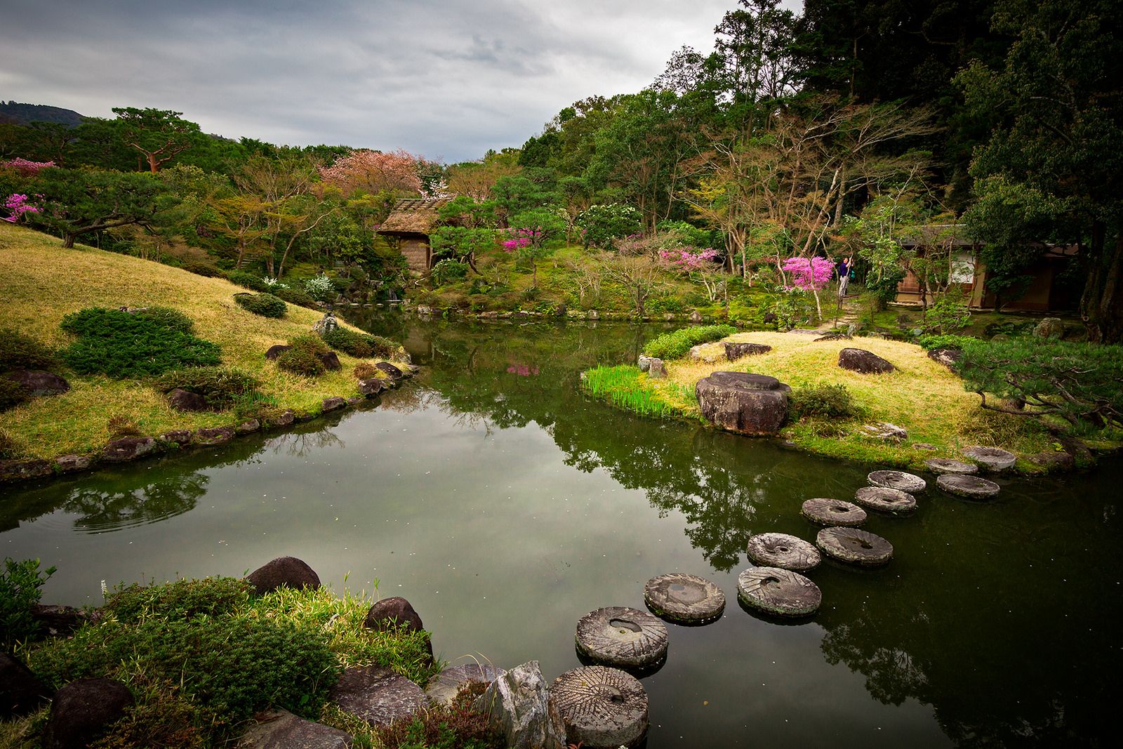 https://mdw-travel-data-us-east-1.s3.amazonaws.com/img/country/Japan/Isuien-Garden/img_02.jpg