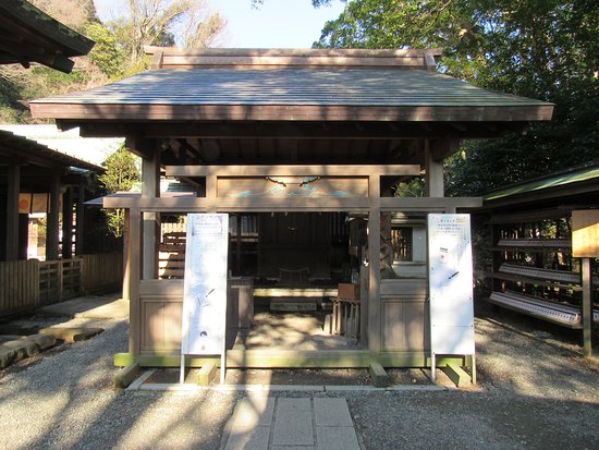 https://mdw-travel-data-us-east-1.s3.amazonaws.com/img/country/Japan/Kamakuragu-Shrine/img_01.jpg