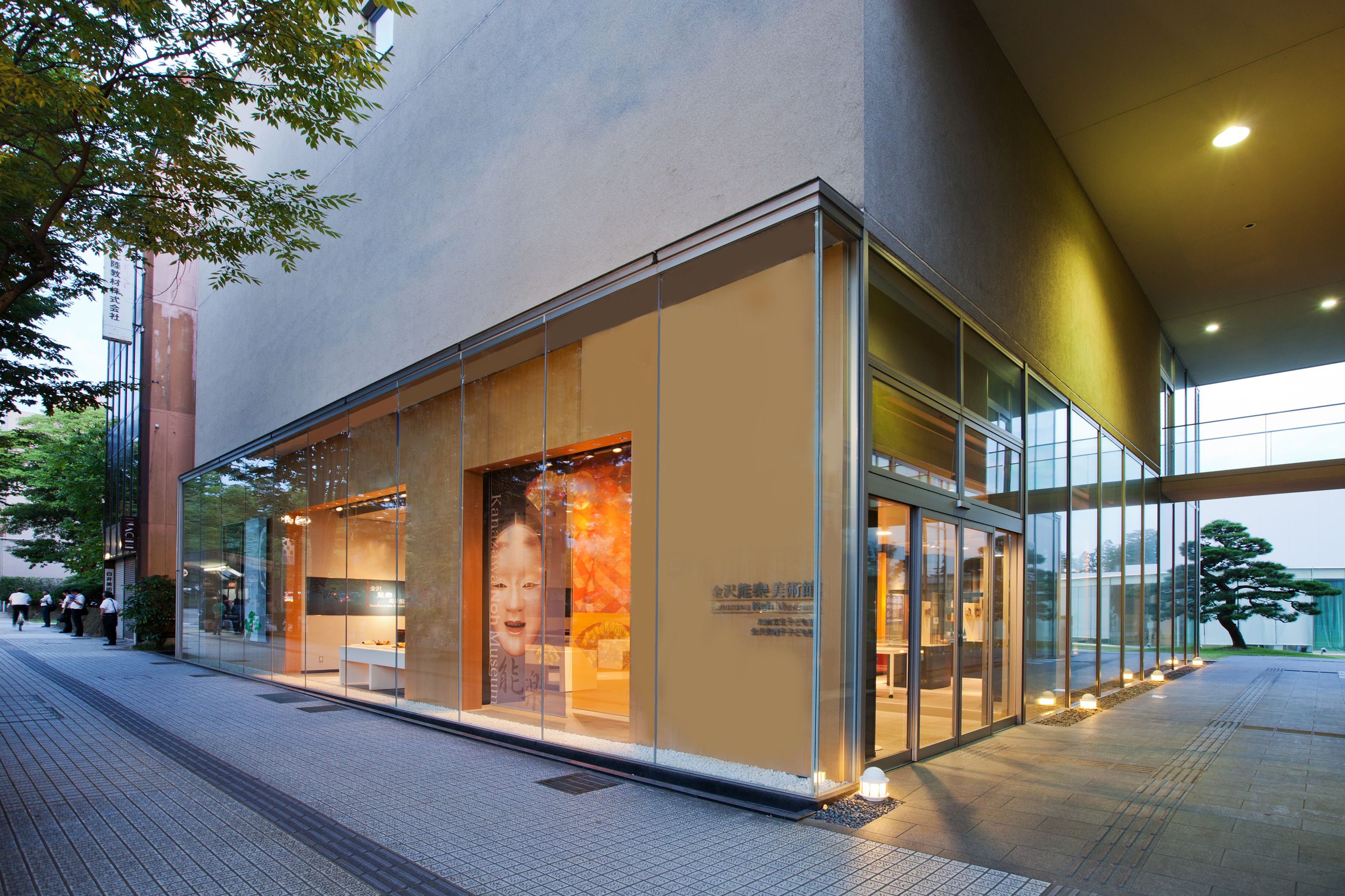 https://mdw-travel-data-us-east-1.s3.amazonaws.com/img/country/Japan/Kanazawa-Noh-Museum/img_03.jpg
