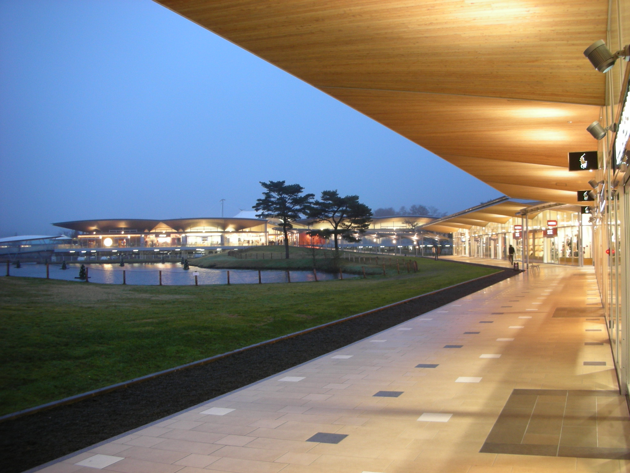 https://mdw-travel-data-us-east-1.s3.amazonaws.com/img/country/Japan/Karuizawa-Prince-Shopping-Plaza/img_01.jpg