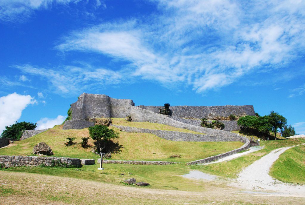 https://mdw-travel-data-us-east-1.s3.amazonaws.com/img/country/Japan/Katsuren-Castle-Ruins/img_02.jpg