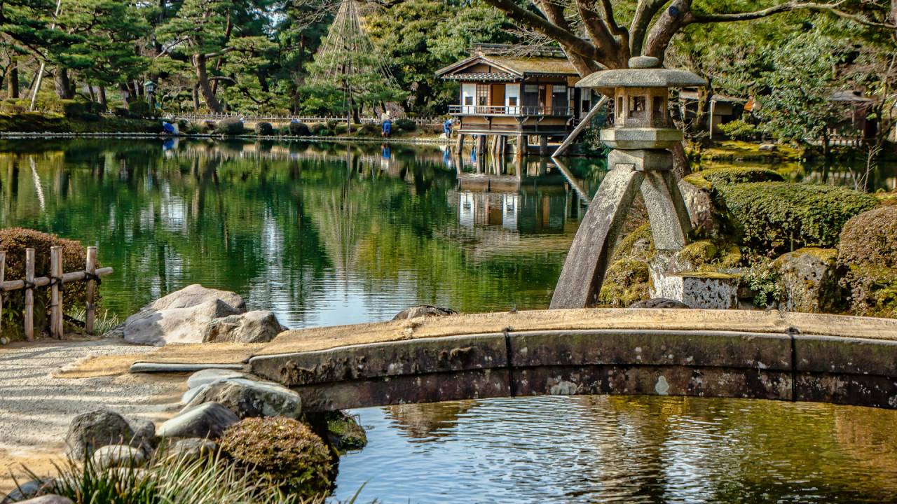 https://mdw-travel-data-us-east-1.s3.amazonaws.com/img/country/Japan/Kenroku-en-Garden/img_02.jpg