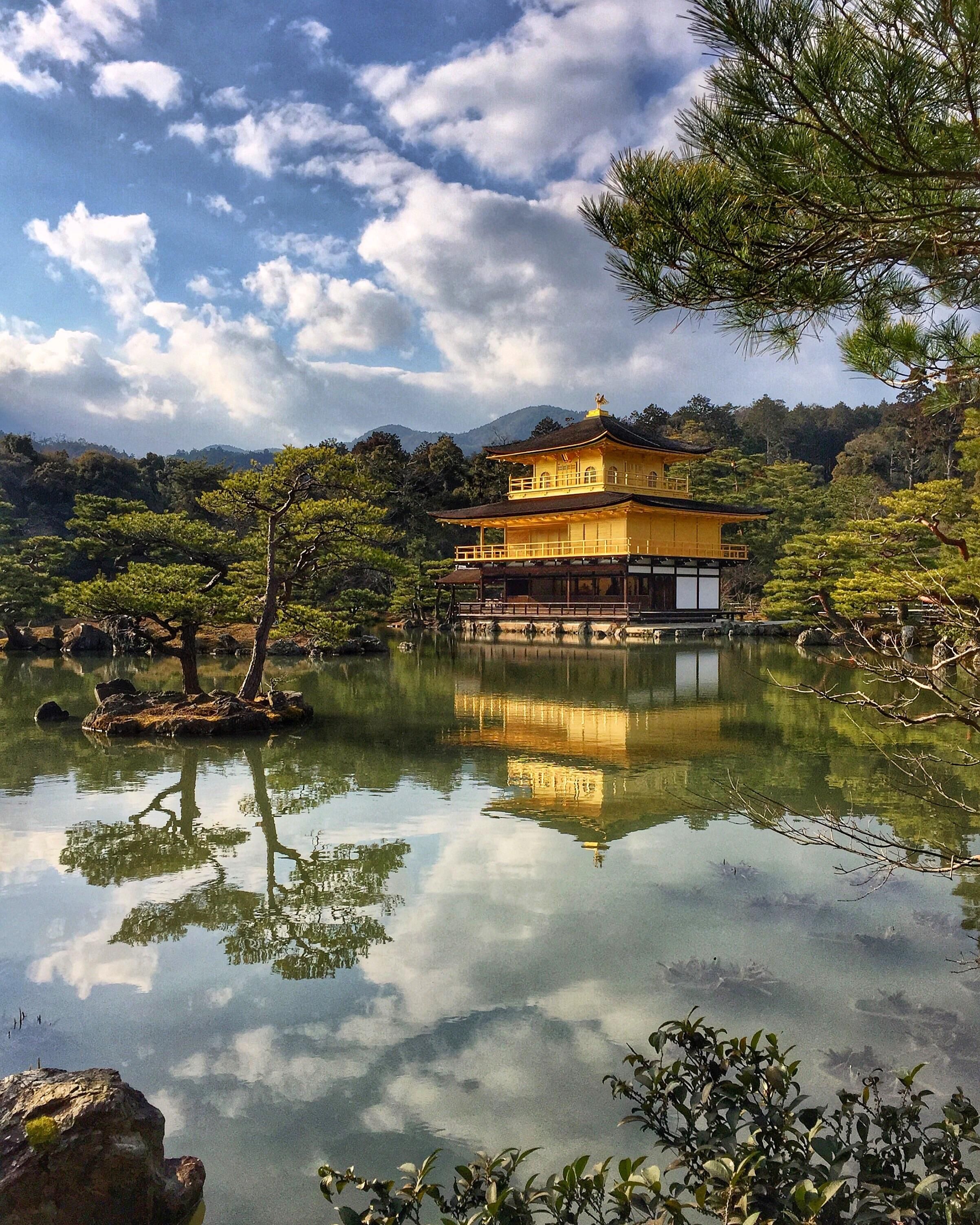 https://mdw-travel-data-us-east-1.s3.amazonaws.com/img/country/Japan/Kinkaku-ji-Temple/img_03.jpg