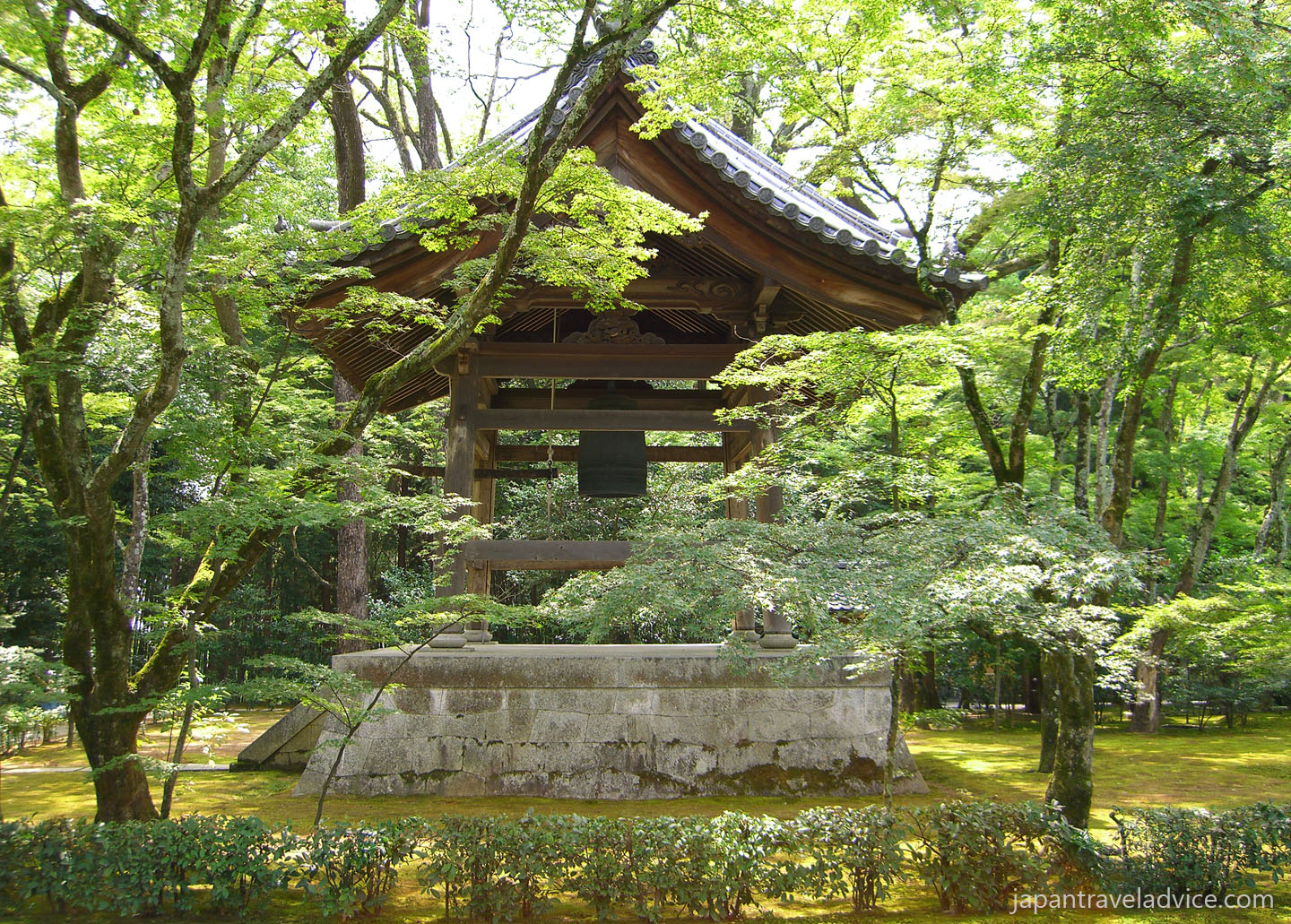 https://mdw-travel-data-us-east-1.s3.amazonaws.com/img/country/Japan/Kinkakuji-Temple/img_02.jpg