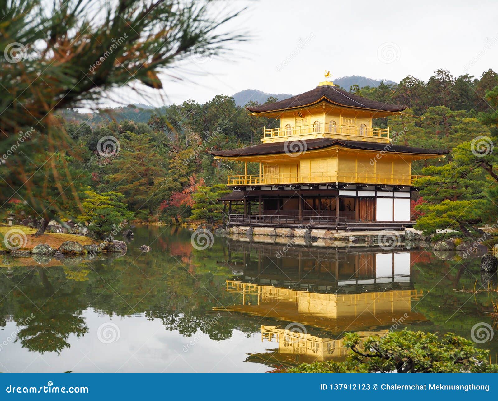 https://mdw-travel-data-us-east-1.s3.amazonaws.com/img/country/Japan/Kinkakuji-Temple/img_04.jpg
