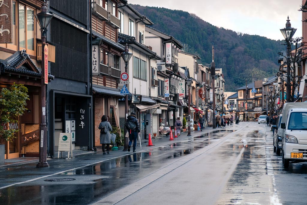 https://mdw-travel-data-us-east-1.s3.amazonaws.com/img/country/Japan/Kinosaki-Onsen/img_04.jpg