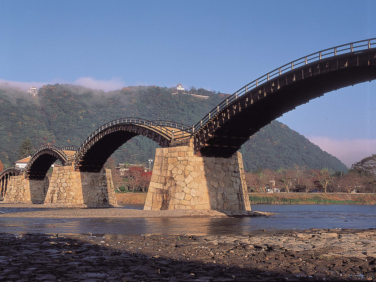 https://mdw-travel-data-us-east-1.s3.amazonaws.com/img/country/Japan/Kintaikyo-Bridge/img_01.jpg